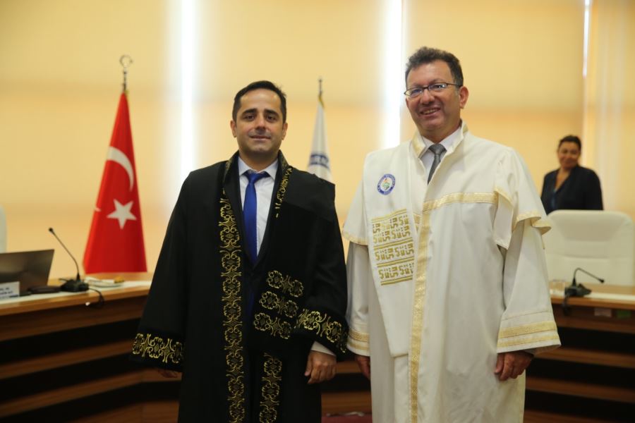 ŞIRNAK MYO MÜDÜRÜ FERHAT ŞİRİN SÖKMEN DOÇENTLİK CÜBBESİNİ GİYDİ