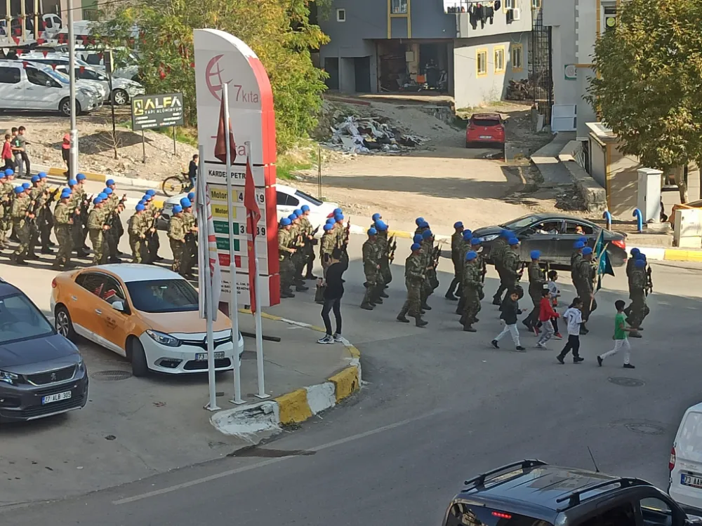 ASKER SLOGANLAR İLE ŞIRNAK’I İNLETTİ