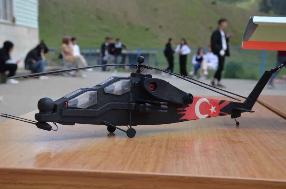 BEYTÜŞŞEBAPLI ÖĞRENCİLER YAPTIKLARI ATAK HELİKOPTERİ SATARAK SMA HASTASI ÇOCUĞA DESTEK OLDU