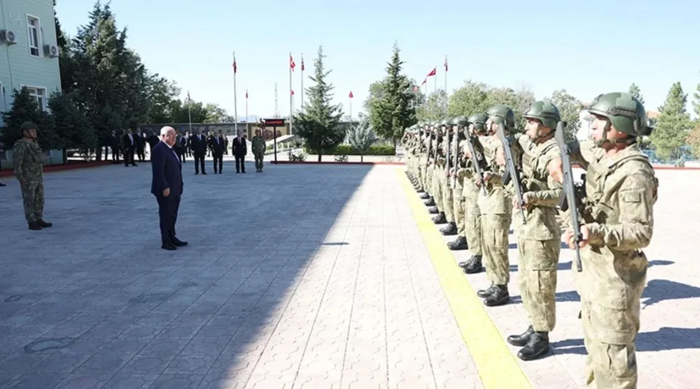 BAKAN GÜLER: “ŞANLI ORDUMUZ TERÖRLE MÜCADELEDE DESTANSI BAŞARILAR ELDE EDİYOR”